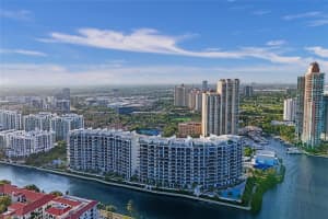 3250 Ne 188th St 402, Aventura