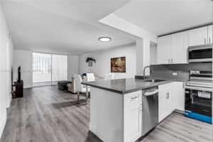 445 Ne 195th St 125, Miami