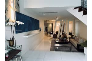 8286 Nw 33rd Ter Doral, FL 33122 - MLS#A11843164