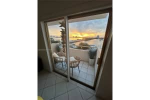 7904 West Dr 407, North Bay Village