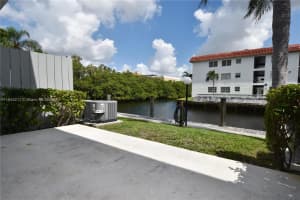 1401 Ne 53rd St 105 Fort Lauderdale, FL 33334 - MLS#A11843211