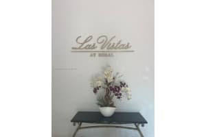 8235 Lake Dr 307, Doral