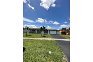 5300 Madison St, Hollywood, FL 33021 - MLS#A11843248