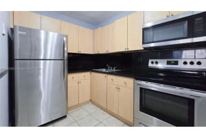 7210 Nw 179th St 106, Hialeah