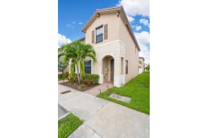 10547 W 34th Ct, Hialeah