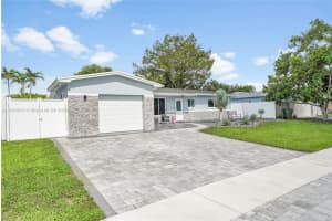 521 Nw 93rd Ter, Pembroke Pines