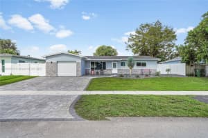521 Nw 93rd Ter Pembroke Pines, FL 33024 - MLS#A11843510