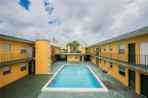 1975 Ne 135th St 3b, North Miami
