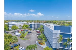 871 Ne 195th St 402, Miami
