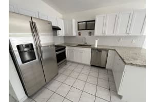 2749 W 72nd St, Hialeah