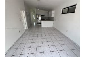 2749 W 72nd St, Hialeah, FL 33016 - MLS#A11843945