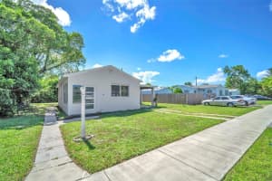 208 N 56th Ave, Hollywood, FL 33021 - MLS#A11844071