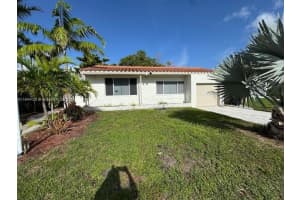 7536 Cutlass Ave, North Bay Village