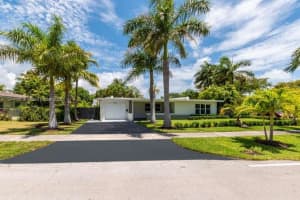 2075 S Hibiscus Dr, North Miami