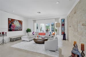 2210 NE 204th St, Miami, FL 33180 - MLS#A11844205
