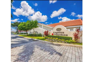 8453 NW 189 Street Rd, Hialeah, FL 33015 - MLS#A11844219