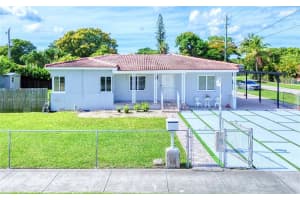 6290 Sw 37th St, Miami