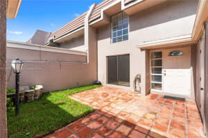 19828 Bob O Link Dr, Hialeah, FL 33015 Sold 10/17/25