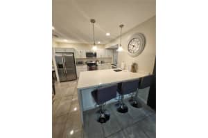 609 S Crescent Dr, Hollywood