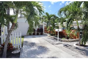 2490 Ne 184th St 2490 North Miami Beach, FL 33160 - MLS#A11844310