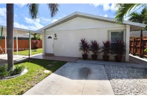 2490 Ne 184th St 2490 North Miami Beach, FL 33160 - MLS#A11844310