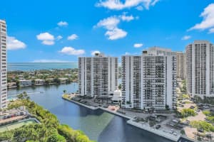 20515 E Country Club Dr 1042, Aventura