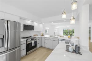 12900 Sw 7th Ct 301b, Pembroke Pines