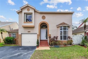 1050 SW 109th Ter, Davie, FL 33324 Sold 10/17/25