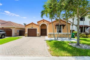 9948 Nw 10th Ter, Miami