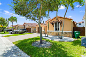 9948 Nw 10th Ter Miami, FL 33172 - MLS#A11844404