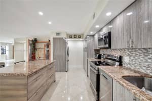 1301 NE 7th St 318, Hallandale Beach, FL 33009 - MLS#A11844477
