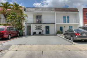 834 W 80th Pl, Hialeah
