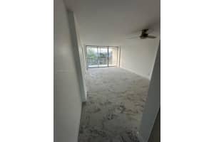 114 Royal Park Dr 4a, Oakland Park