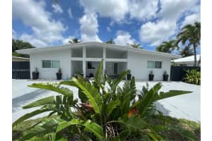 2325 Ne 194 Street, Miami