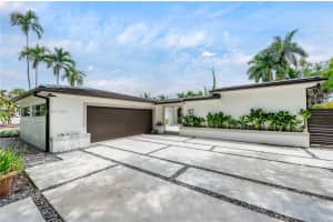 117 S Royal Poinciana Blvd, Miami Springs