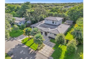 11301 SW 74th Ct, Pinecrest, FL 33156 - MLS#A11844868