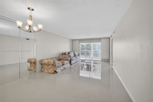 7214 S Devon Dr 211 Tamarac, FL 33321 - MLS#A11844877