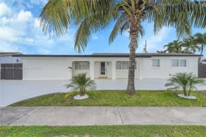 453 W 40th Pl, Hialeah