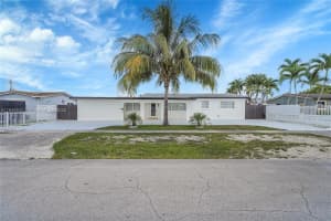 453 W 40th Pl Hialeah, FL 33012 - MLS#A11844932