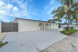 453 W 40th Pl Hialeah, FL 33012 - MLS#A11844932
