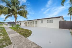 453 W 40th Pl Hialeah, FL 33012 - MLS#A11844932