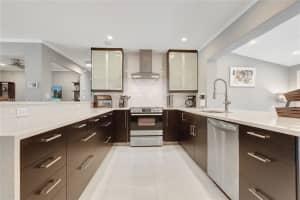 424 NE 27th Dr, Wilton Manors, FL 33334 - MLS#A11844950