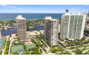 20185 E Country Club Dr 502, Aventura