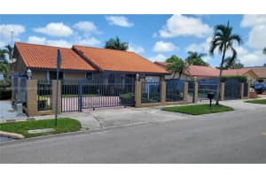 9905 Sw 4th St, Miami