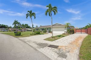 2525 Sw 86th Ave Davie, FL 33324 - MLS#A11845069