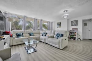 7601 E Treasure Dr 611, North Bay Village
