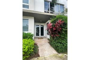 10336 Nw 64th St . Doral, FL 33178 - Off Market