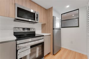 10227 NW 9th St Cir 304-3, Miami, FL 33172 Sold 10/22/25