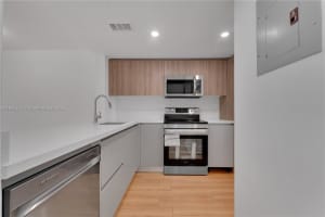 10227 NW 9th St Cir 304-3, Miami, FL 33172 Sold 10/22/25