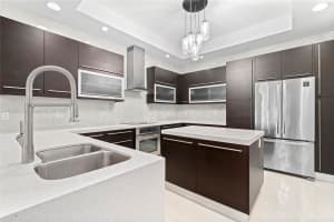 811 Se 12th Ct Fort Lauderdale, FL 33316 - MLS#A11845625